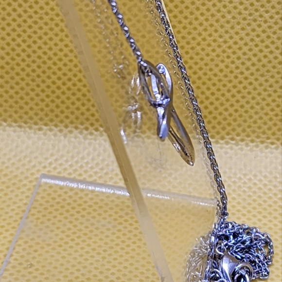 Silver cross necklace - Picture 3 of 4